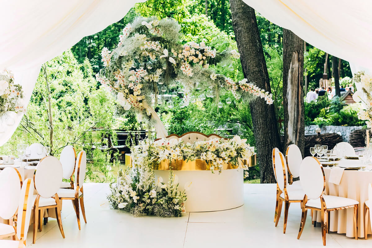 wedding-marquee-outdoors